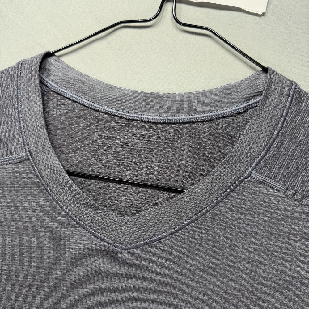 Lululemon Metal Vent Tech Shirt Mens Large Gray Short Sleeve V Neck Work Out - Picture 3 of 10